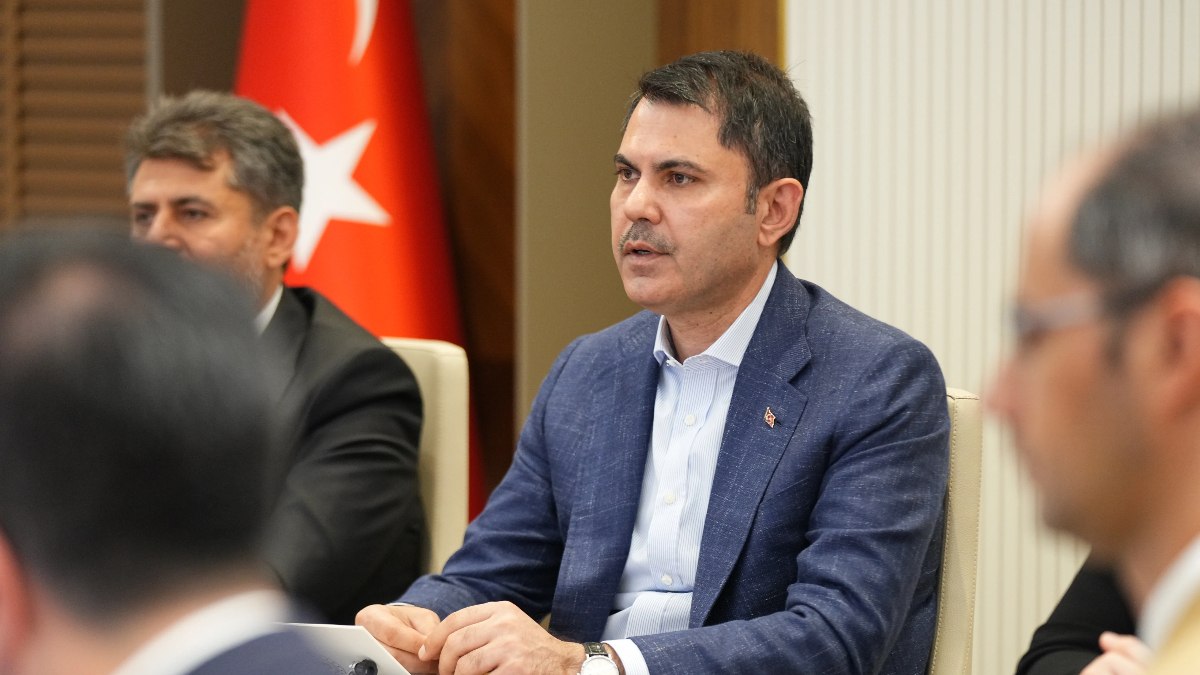 Murat Kurum: 11 il ayağa kalkana kadar deprem bölgesinden ayrılmayacağız