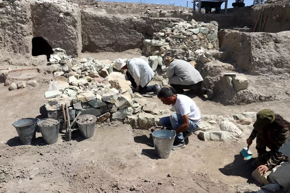 Oluz Höyük’te 18 Yıl: 2 Bin Eser Bulundu