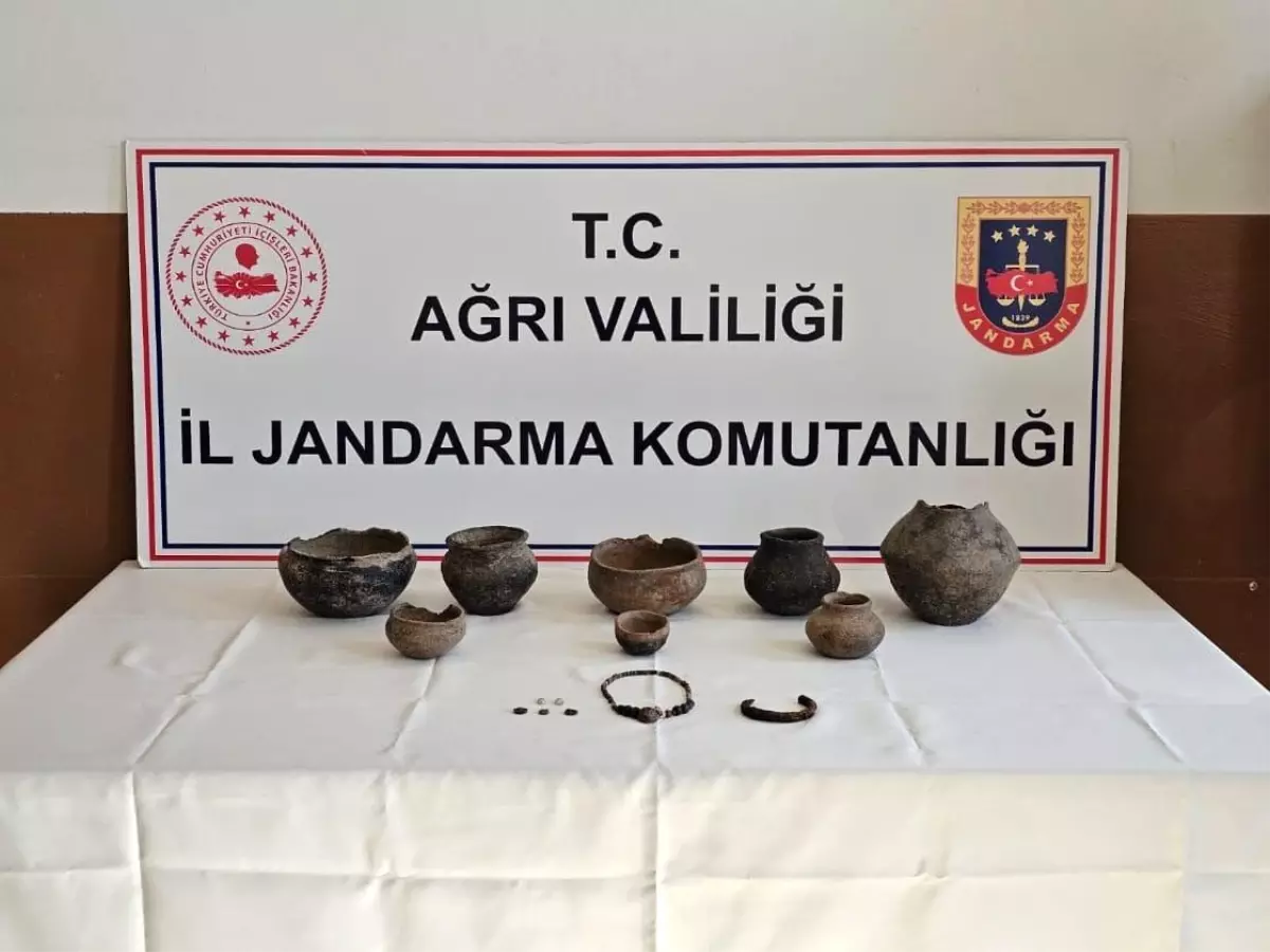 Ağrı’da Tarihi Eser Kaçakçılığı Operasyonu: Çok Sayıda Eşya Ele Geçirildi