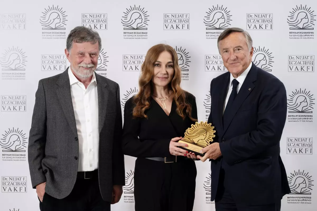 Yılın Kadın Yazarı Ödülü Meral Karamuk’a