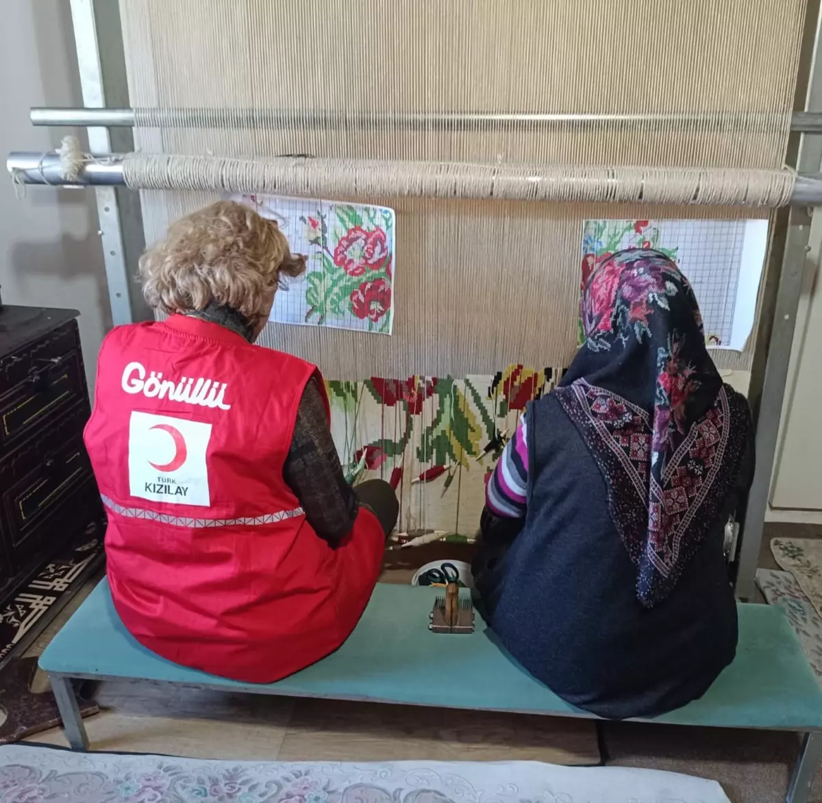 Kızılay, Bardız Kilimi İle Kadınlara Destek Oluyor