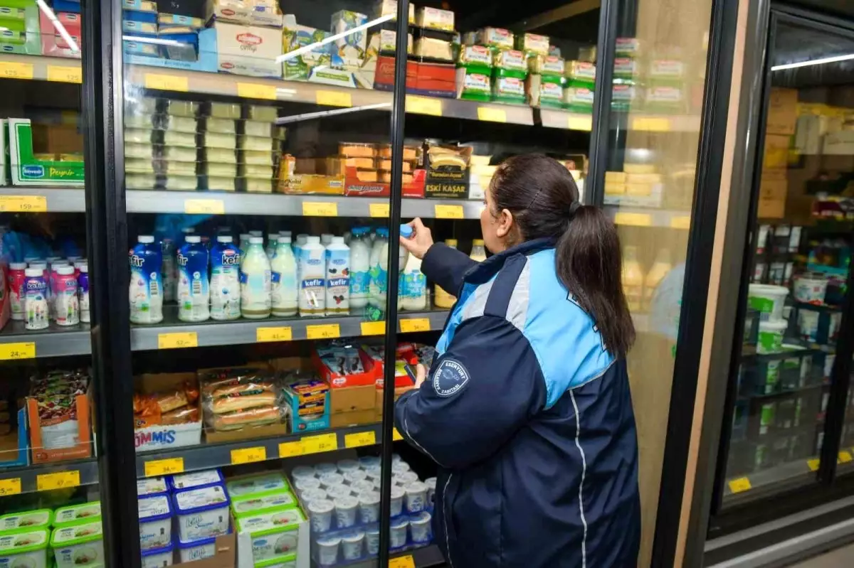 Esenyurt’ta Zabıta Ekipleri Sağlıklı Gıda Denetimlerinde