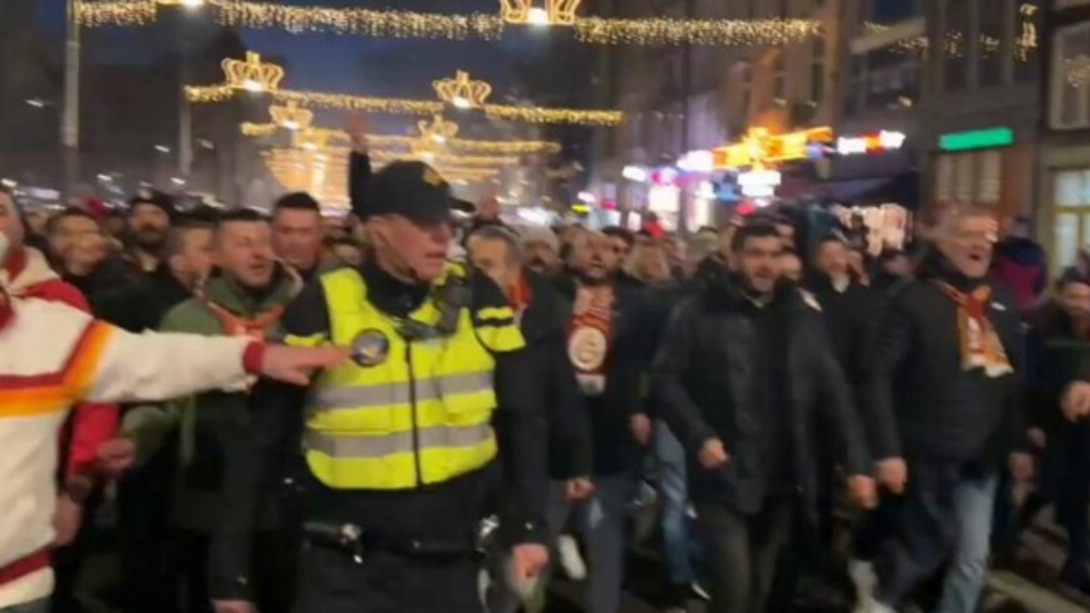 Galatasaraylı taraftarlardan Amsterdam’da Filistin yürüyüşü