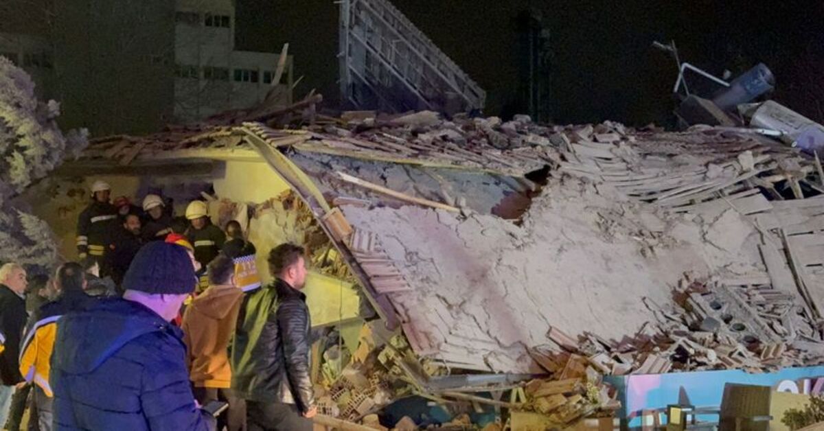 Konya’da bina çöktü! 3 kişi sağ kurtarıldı, 2 kişi aranıyor