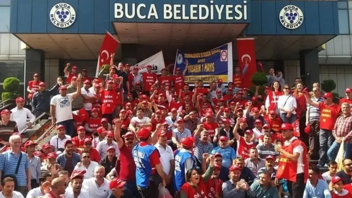Buca’da maaş krizi ikinci günde de devam ediyor! Cadde ve sokaklarda çöp dağları oluşmaya başladı