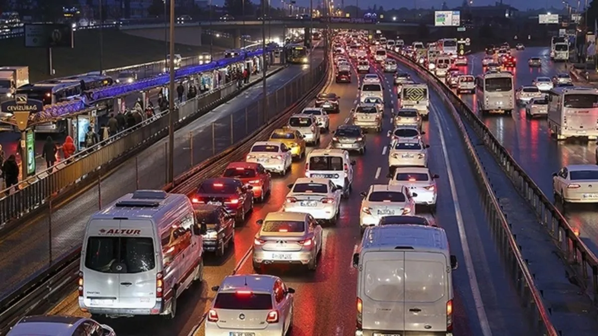 İstanbul’da bayram göçü başladı! Trafik yoğunluğu yüzde 80’i aştı