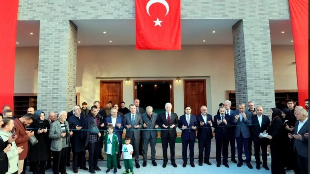 Zeytinburnu’nda Konyalı Hacı Veyiszade Camii ibadete açıldı