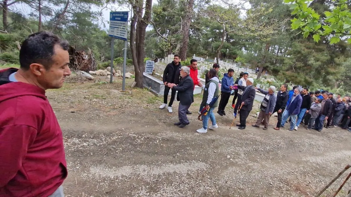 Gözyaşları sel oldu! Trafik kazasında hayatını kaybeden gençler toprağa verildi
