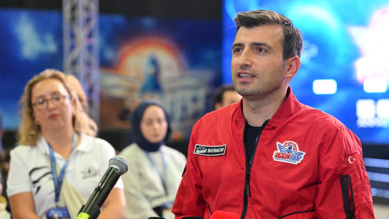 Bayraktar: Bugün dünyaya damgasını vuran İHA ve akıllı mühimmatlara sahibiz