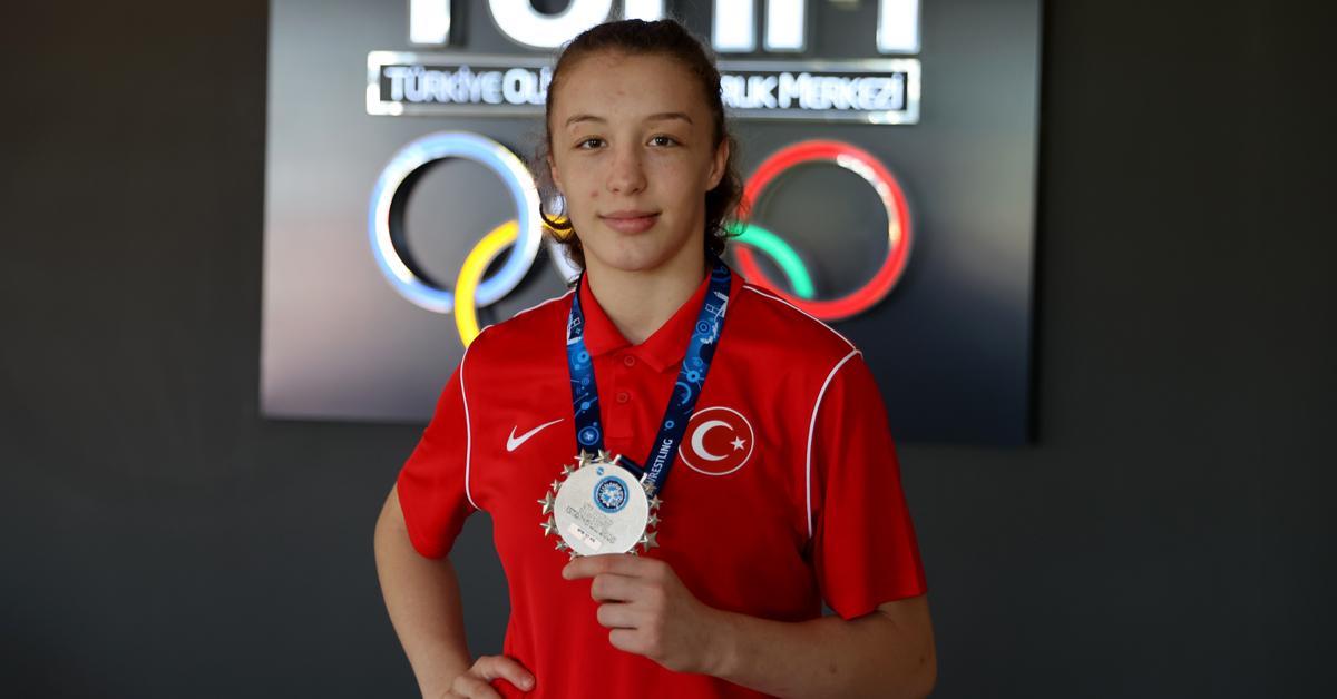 Milli güreşçi Eylem Engin’den altın madalya!