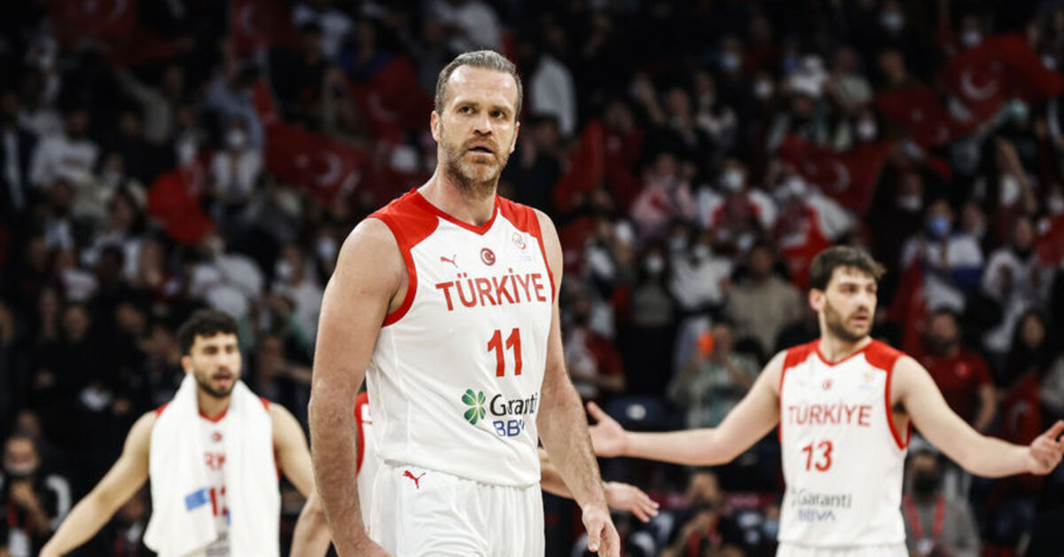 Oğuz Savaş basketbolu bıraktı